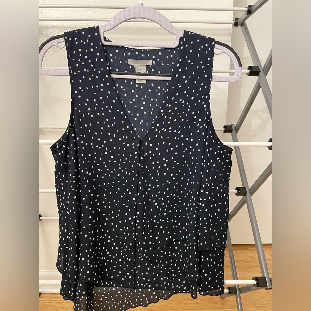 H&M women’s tank top. Size 6. Ideal for business casual look.